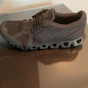 Women’s black sneaker